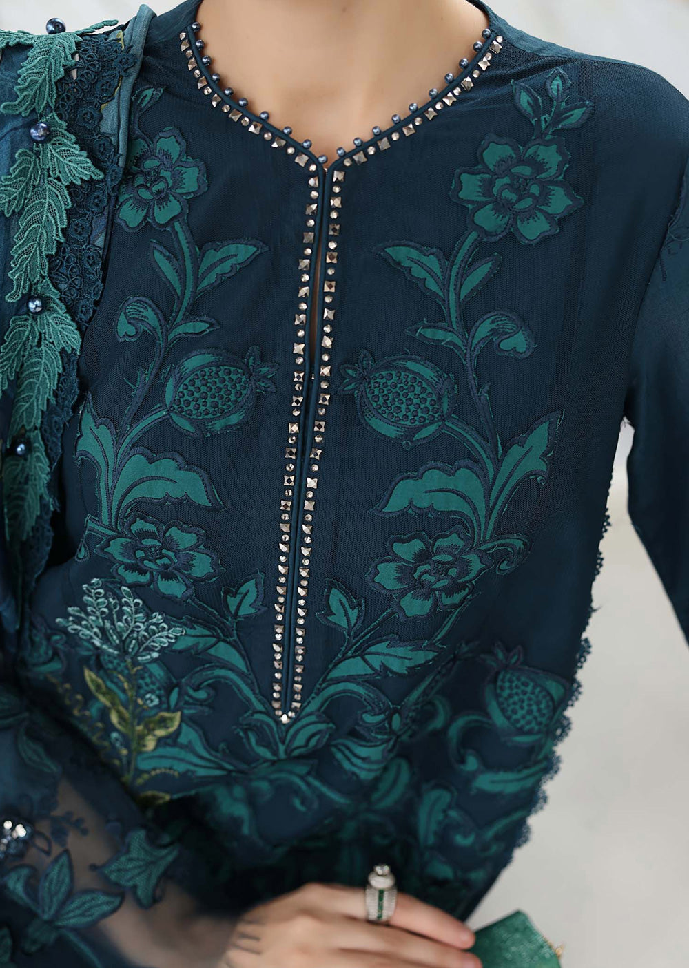 Maria db 6 – Teal Floral Embroidered 3-Piece Suit